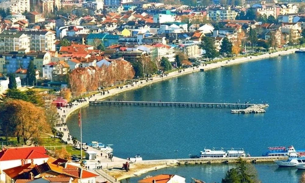 Makedonya'ya Vizesiz Seyahat Rehberi: Kara ve Hava Yoluyla Gidişte Bilmeniz Gereken Her Şey